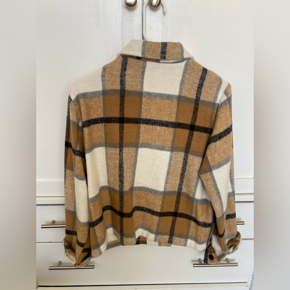 Cropped Plaid Shacket - Picture 2 of 3